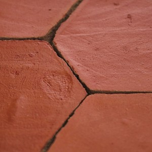 Piastrelle esagonali Chroma Red da 10 pollici per decorazione di pareti e pavimenti - Product Image 3