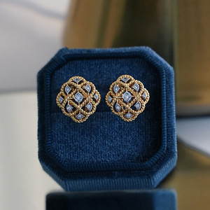 Eleganti Orecchini a Perno in Pizzo con Zirconi, Design Floreale Traforato Vintage, Gioielli da Donna alla Moda per Matrimoni e Uso Quotidiano, Regalo Chic - Product Image 4