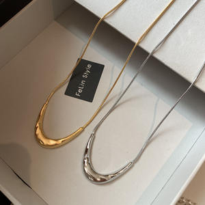 Collana a Catena con Luna Crescente in Ottone Placcato Oro 18K Opaco e Platino, Gioielli da Donna all'Ingrosso - Product Image 4