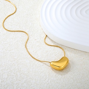 Collar de Joyería de Acero Inoxidable Personalizado, Colgante de Corazón Liso, Chapado en Oro de 18K PVD, Estilo Moderno, Cadena de Serpiente, Joyería para Mujer - Product Image 3