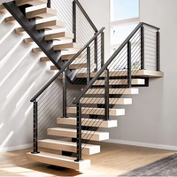 Escalier moderne en acier à poutre centrale unique avec garde-corps en câble d'acier au carbone noir et marches en bois massif pour villa intérieure