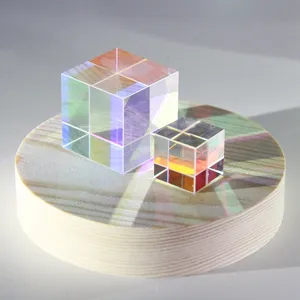 家の装飾とファンタジーギフトのためのキューブ光分割プリズムK9ガラス光学プリズム
