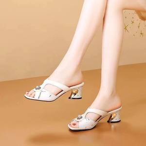 Nouvelles Sandales Talon Bloc Style Rétro Xuanhui avec Perles Luxe Creuses et Bout Ouvert - Product Image 6