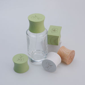 Vietnam WeWood 20mm Cuadrado Premium Madera Tapón de rosca Logotipo personalizado Cierres de botellas láser con tapas naturales en forma de cintura pequeña - Product Image 2