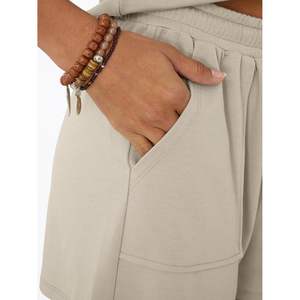 2025 camisa de manga gorra con cuello en V de 2 piezas de estilo diario de verano para mujer y pantalones cortos Midi estampados tejidos diarios para conjunto de salón - Product Image 5