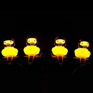 Sonnette de vélo créative en forme de petit <span class=keywords><strong>canard</strong></span> jaune, mignonne, avec hélice, accessoires de vélo avec lumière LED pour vélos, motos, scooters - Product Image 3
