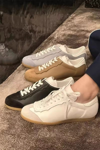 Baskets rétro pour femmes, style court, sportives, plates, décontractées, en cuir blanc étoilé, respirantes, amorties, résistantes à l'usure, à lacets, tendance mode - Product Image 2