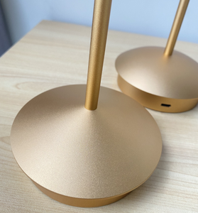 Zafferano <span class=keywords><strong>Pina</strong></span> Pro Lampe de table LED rechargeable sans fil Lampe de table de chevet à oxydation en aluminium à 4 températures de couleur - Product Image 5