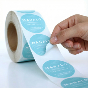 Rouleau d'autocollants personnalisés découpés sur mesure, étiquettes adhésives imperméables de haute qualité avec finition dorée et vernis UV sélectif - Product Image 1