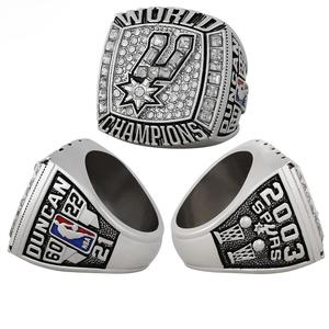 Anillos de campeonato de baloncesto San <span class=keywords><strong>Antonio</strong></span> Spurs personalizados, juego de 5 piezas, caja de exhibición de anillo de campeón de aleación, diamantes de imitación con incrustaciones de madera - Product Image 5