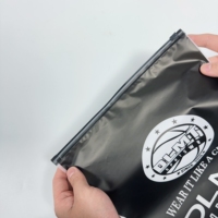 Sacs d'emballage en polyéthylène avec fermeture éclair en plastique EVA noir givré personnalisés en gros pour vêtements avec votre logo, faible MOQ