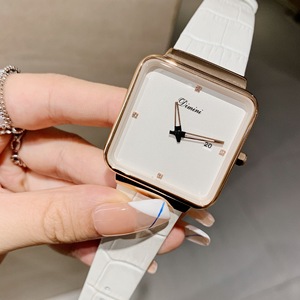 2025 nouvelle montre carrée pour femmes design rétro et simple montre-bracelet en cuir élégant - Product Image 5