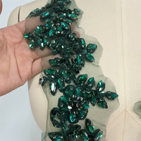 Appliques de fleurs en cristal brodées de haute qualité avec strass perlés pour accessoires de vêtements et robes de mariée DIY