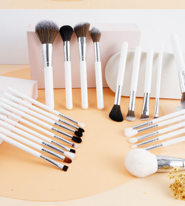ชุดแปรงแต่งหน้าขนแพะ 24 ชิ้น ด้ามไม้สีขาว แปรงปัดแป้ง แปรงรองพื้น แปรงเบลนด์รอบดวงตา แปรงแต่งหน้าสำหรับศิลปิน ชุดแปรงครบชุด - Product Image 3