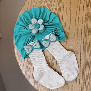 Sıcak satış yenidoğan bebek şapka ve çorap kombinasyonu ilkbahar ve sonbahar kız bebek çiçekli şapka ve çorap 2 adet Set - Product Image 4