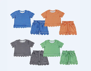 เสื้อผ้าฤดูร้อนสำหรับเด็กผู้หญิง เสื้อเชิ้ตลายสก๊อตแขนสั้น กางเกงขาสั้นขอบหยัก - Product Image 1