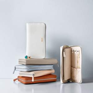 Vente en gros de boîte de rangement de voyage personnalisée et personnalisée avec logo en cuir artificiel boîte à bijoux organisateur d'emballage pour cadeau - Product Image 1