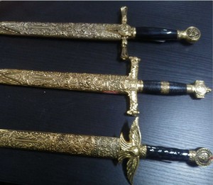 Espada Cruzada de los Caballeros Templarios con Cruz Roja y Soporte de Pared, Insignia Masónica, Mantos, Túnicas, Espadas y Equipo de los Caballeros Templarios - Product Image 5
