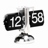 Automatische Seitenwendende Retro-Tischuhr im Europäischen Stil mit Einzelbein-Balance für Wohnzimmer
