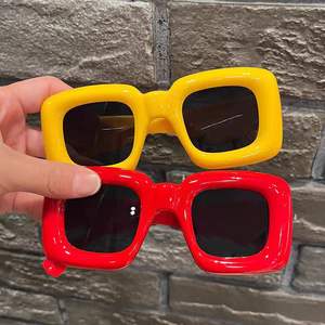 Gafas de sol cuadradas inflables divertidas y lindas, estilo Ins para mujer, gafas de sol de moda para hombre con personalidad. - Product Image 1