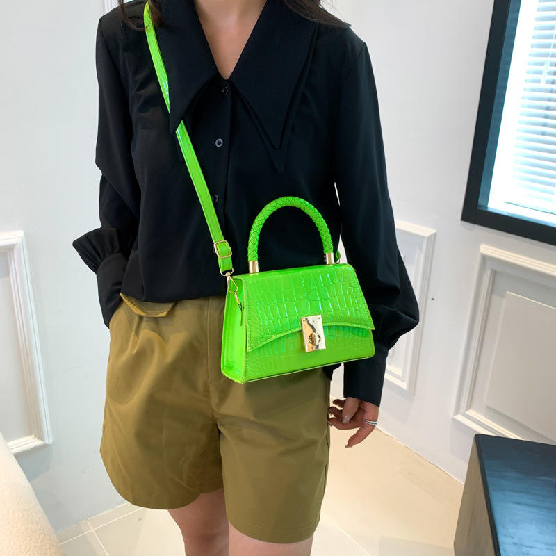 สีเขียว