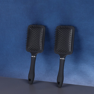 Peigne massant électrique vibrant noir et rouge à coussin d'air ergonomique de qualité supérieure pour les soins capillaires quotidiens à domicile - Product Image 1