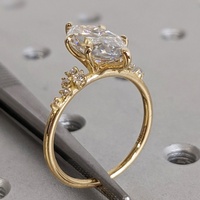 Bague de fiançailles en or massif 18 carats avec diamant de laboratoire taille marquise 1 carat, sertie de six griffes latérales, certifiée IGI, couleur DEF CVD/HPHT