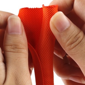 As mangas de cabo trançadas autofechadas duráveis protegem os cabos sem halogênio VW-1 Flame Retardant Easy <span class=keywords><strong>Wrap</strong></span> PP Polyester Yarn Vários - Product Image 5