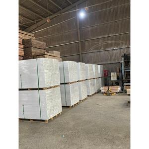 พื้นไม้เนื้อแข็งไม้โอ๊คสีขาว18มม. งานวิศวกรรมสามชั้นงานตามสั่งการติดตั้งในร่มใช้ในเวียดนาม - Product Image 4