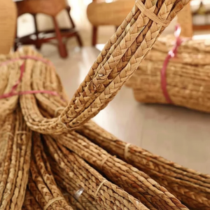 Kingcraftviet Natural hecho a mano paja trenzada agua Jacinto tejido hierba trenza agua Jacinto para artículos de decoración de Vietnam - Product Image 1