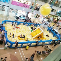 Parc d'attractions gonflable géant personnalisé pour enfants : piscine à balles, toboggan et clôture pour jeu parent-enfant en intérieur