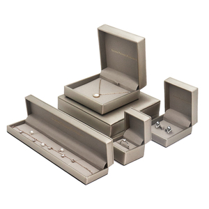 Boîte à bijoux en cuir PU, en daim, 1 pièce, Logo personnalisé, de haute qualité, pour bague, Bracelet, emballage cadeau, boîte en plastique à bijoux - Product Image 1