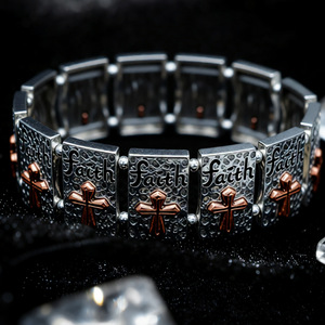 Bracelet extensible trèfle argenté style vintage, bracelet porte-bonheur, cadeau pour elle, bracelet à perles trèfle sculptées à la main - Product Image 3