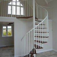 Escalier en colimaçon de luxe pour villa, balustrade entièrement vitrée, escalier en colimaçon rond intérieur