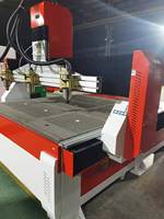 Machine de gravure et de sculpture CNC sur bois, système de contrôle Syntec, logiciel NC Studio, PLC, moteur à broche unique, engrenage, 3 axes