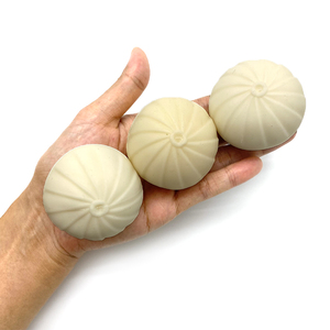 Dumpling anti-stress souple en forme de boulette blanche de 5 cm, à presser, avec garniture en poudre, pour soulager l'anxiété au bureau, cadeau pour enfants et adultes - Product Image 4