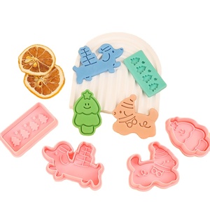 Ensemble de découpoirs à biscuits en plastique 3D en forme de Teckel, Chapeau de Noël <span class=keywords><strong>pour</strong></span> chiot, Découpoir à biscuits fantaisie en forme de <span class=keywords><strong>chien</strong></span> - Product Image 1