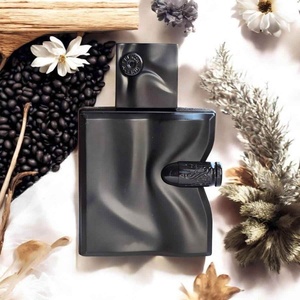 Collection de parfums de luxe de Dubaï : Parfums purs et eaux de Cologne de marque. 1 1 Mini Coffrets Cadeaux avec Reçu, Vaporisateur Unisexe Marque Privée - Product Image 2