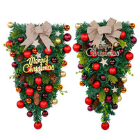 Klassischer Weihnachts-Tropfenkranz mit Lebendigen Weihnachtsfarben für Festliche Eingangsbereich-Dekoration