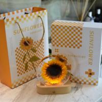 Lovebay Cadeaux uniques pour la Saint-Valentin, lampe de nuit en résine avec un vrai tournesol, fleur éternelle réelle pour elle, lampe de chevet pour la décoration de la maison