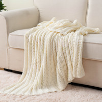 Couverture de canapé en tricot creux 100 % polyester, certifiée OEKO-TEX Standard 100, douce et confortable, idéale pour la décoration d'hôtel