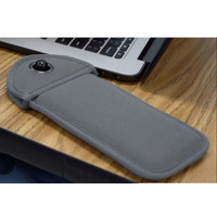 Pochettes de téléphone portable verrouillables en néoprène avec logo personnalisé étui de téléphone magnétique anti-caméra populaire pour les écoles