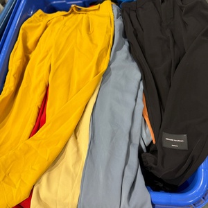 Pantalones de mujer usados - Product Image 1