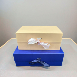 Caja de Maquillaje Cosmética - Cajas Magnéticas de Papel Recubierto con Asa para Sets de Regalo de Belleza, Diseño Libre con Cinta - Product Image 2