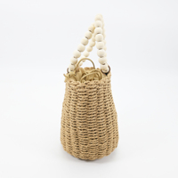 Sac à main de plage vintage de luxe pour femme avec cordon de serrage, poignée en perles de bois et design en paille couleur unie