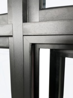 Fenêtre à battant en aluminium à cadre et châssis affleurants, ouvrant vers l'extérieur, avec mini moustiquaire pliante pour maison résidentielle