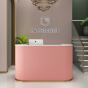 Juego de Muebles de Salón Ergonómicos de Cuero Rosa Moderno y Glamuroso, Silla de Estilismo con Espejo LED Dorado de Lujo, Cama para Lavado de Cabello con Reposapiés Ajustable - Product Image 6