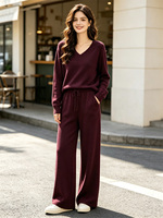 Ensemble 2 pièces pour femmes : Pantalon décontracté en maille anti-plis 12GG (70 % viscose, 30 % nylon) et cardigan col en V en maille