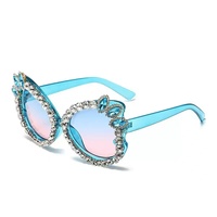 Nouvelles lunettes de soleil tendance et polyvalentes de style Harajuku avec fleurs et diamants, lunettes de soleil essentielles pour la plage et les vacances.