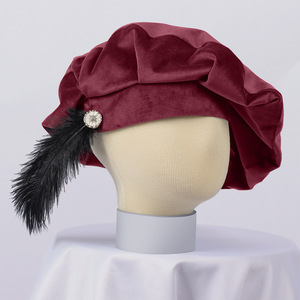 Boina Medieval Unisex con Pluma, Gorro Tudor de Gamuza con Pluma, Gorro de Ministrante, Gorro Renacentista Isabelino - Product Image 3
